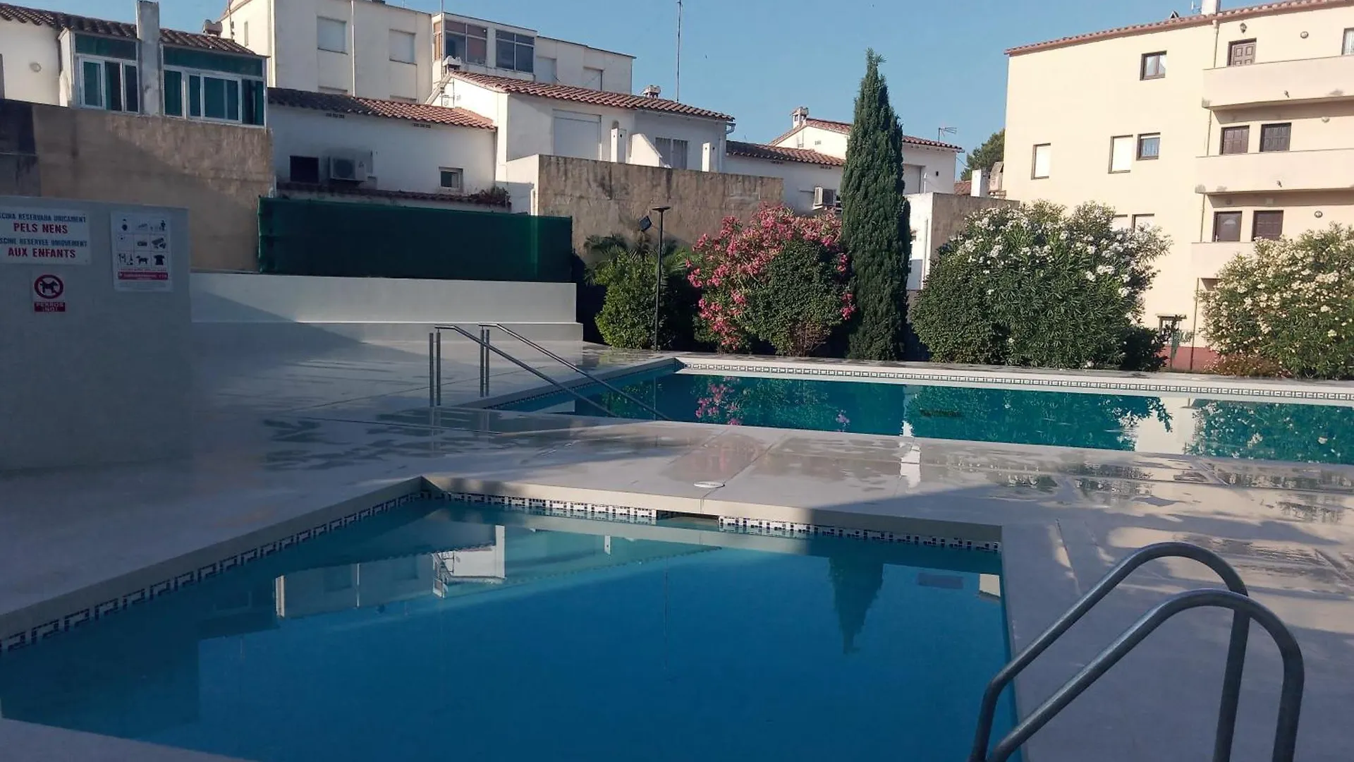 아파트 Apartamento A 100 Mts Playa,Con Dos Piscinas L' Escala